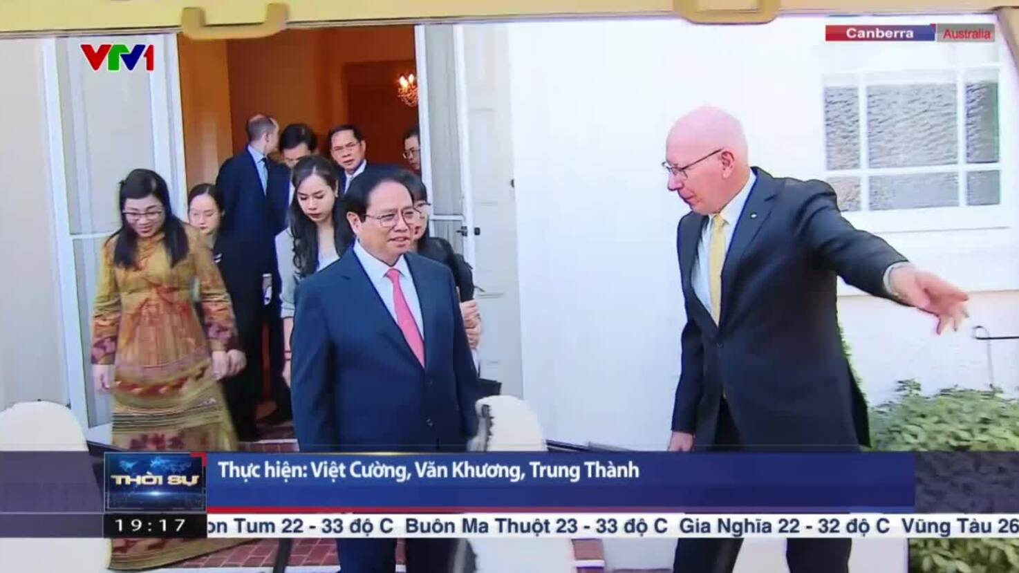 Toàn quyền Australia lái xe điện chở Thủ tướng Phạm Minh Chính tham quan phủ
