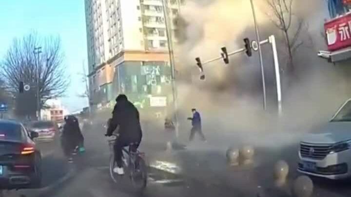 Khí gas nổ như bom, phá hủy tòa nhà Trung Quốc