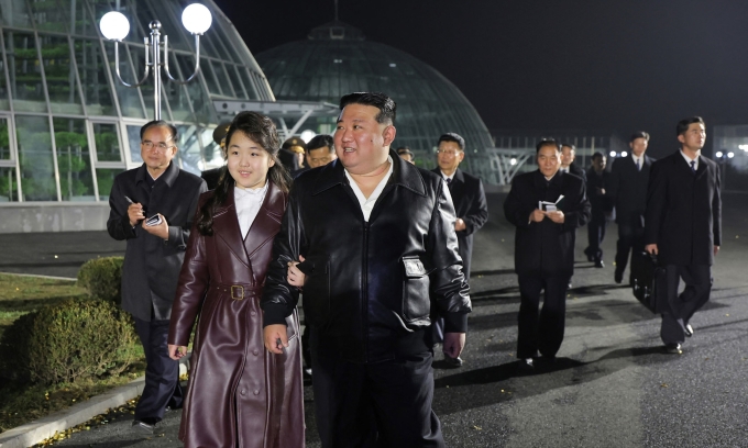 Truyền thông Triều Tiên gọi con gái ông Kim Jong-un là 'người dẫn dắt'