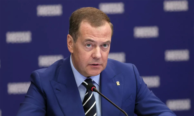 Ông Medvedev: Cần trừng phạt người thân nhóm khủng bố