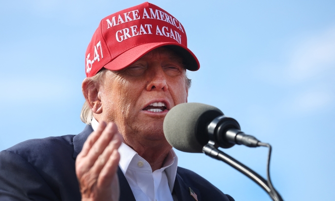 Ông Trump kêu gọi người ủng hộ quyên tiền giúp đóng phạt