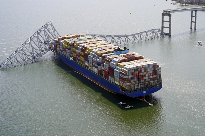 Rủi ro ngày càng tăng từ tàu container siêu trường siêu trọng