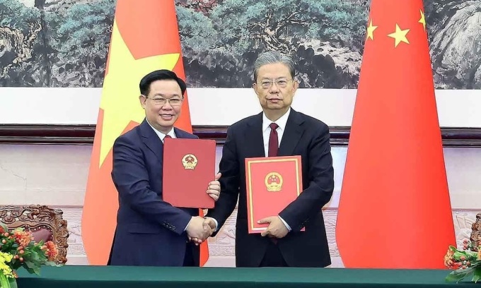 Chủ tịch Quốc hội muốn Việt – Trung tăng hiệu suất thông quan