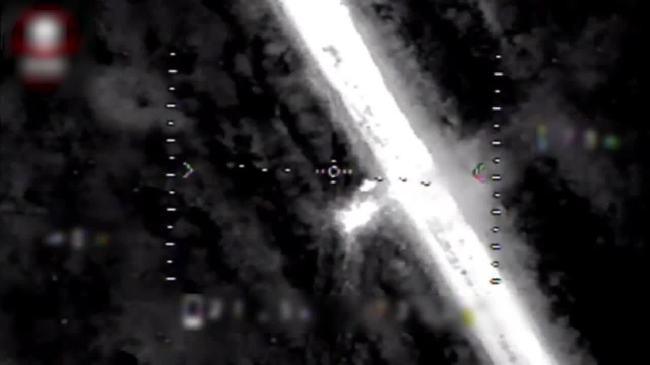 Drone Ukraine hiệp đồng đánh chặn tăng thiết giáp Nga