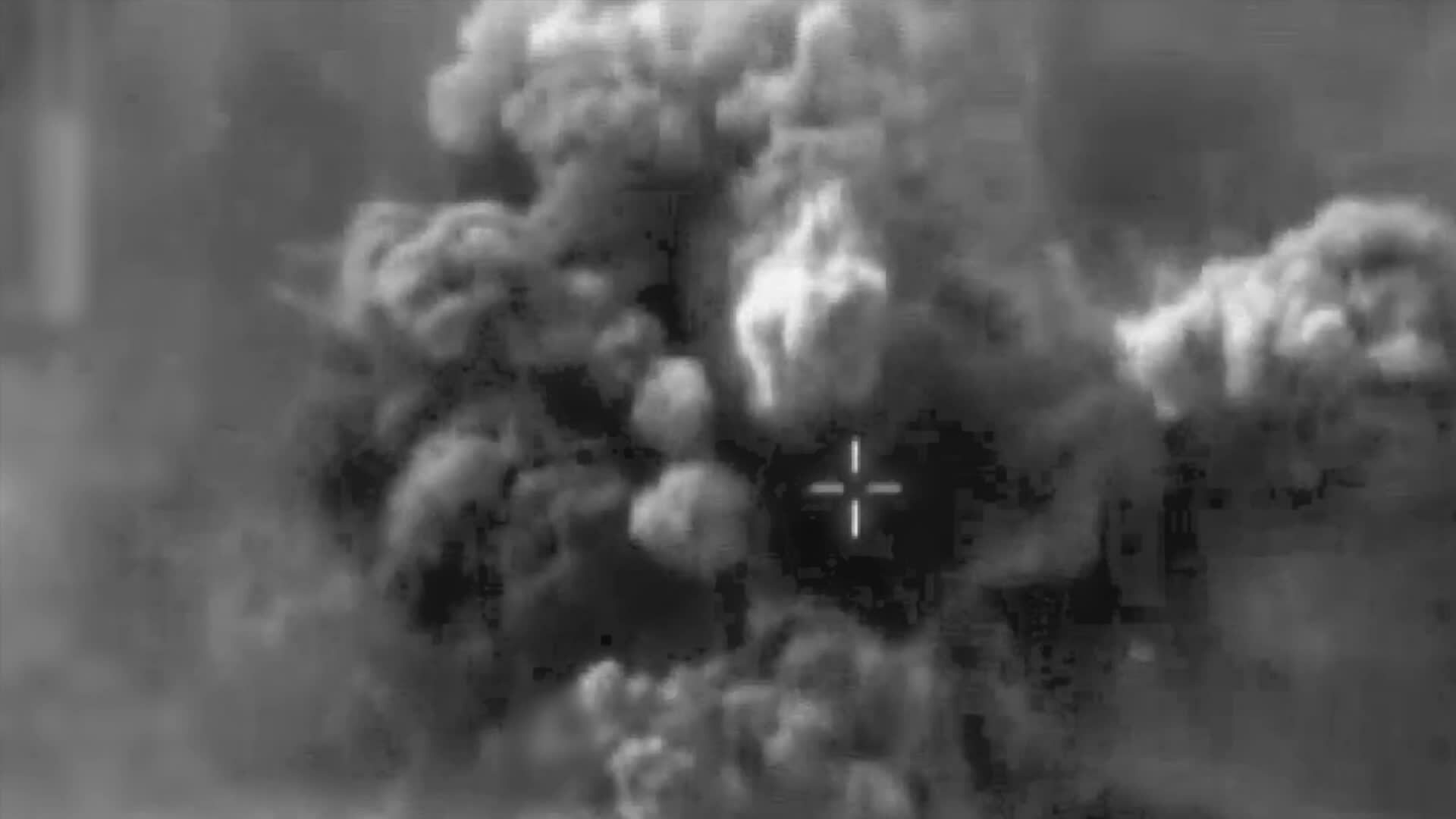 Israel không kích khắp Dải Gaza, đưa xe tăng trở lại phía bắc