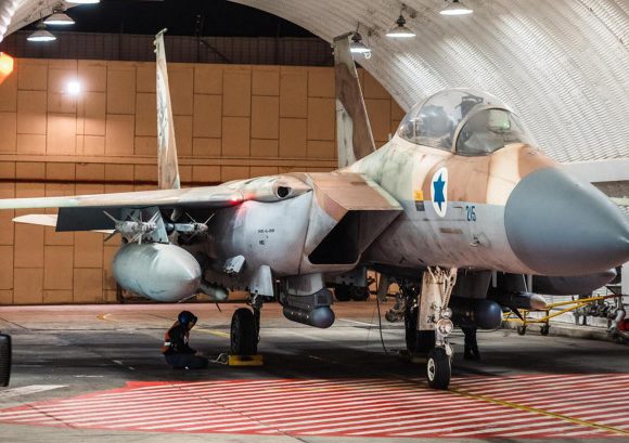 Israel giữ 'im lặng chiến lược' để tháo ngòi nổ xung đột với Iran