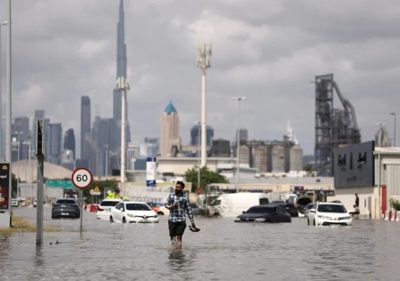 Một tuần Dubai tê liệt vì lũ lụt