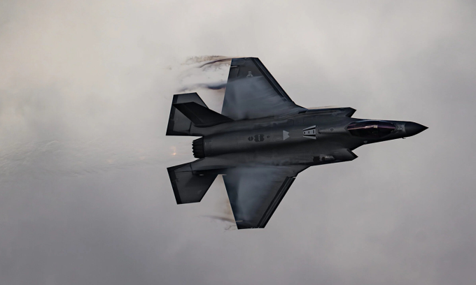 Tiêm kích F-35A Mỹ không còn sợ sét