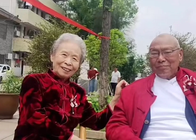 Cụ ông 86 tuổi cưới tình đầu