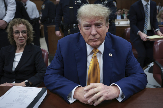 'Dao hai lưỡi' với ông Trump trong vụ chi tiền bịt miệng sao khiêu dâm