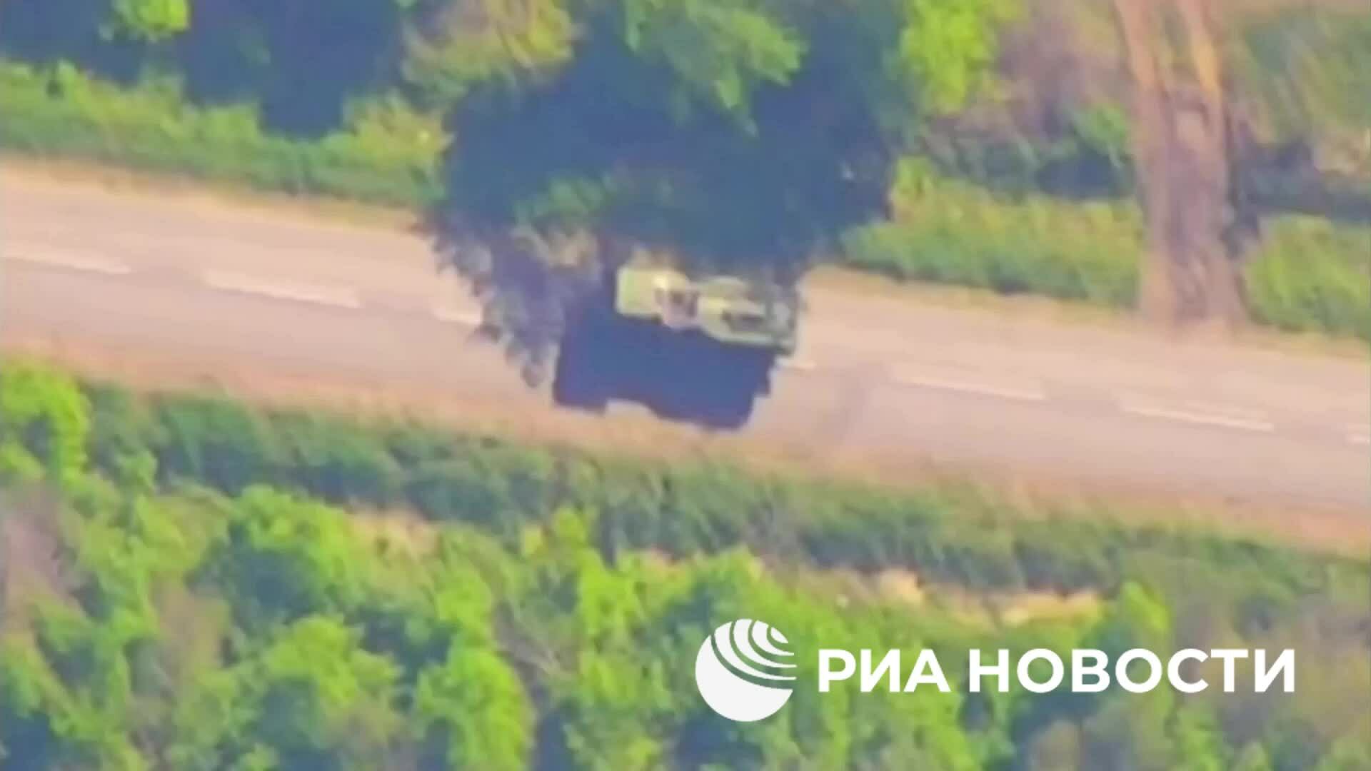 Khoảnh khắc tên lửa Nga công kích pháo HIMARS Ukraine