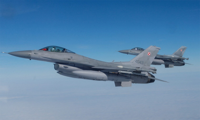 Ukraine xây hầm ngầm giấu tiêm kích F-16