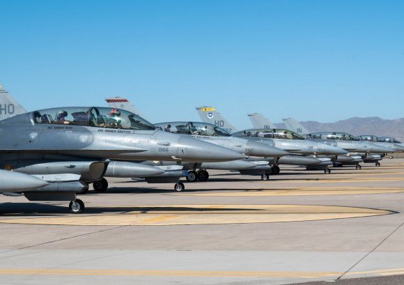 Rào cản ngăn Mỹ tăng huấn luyện phi công F-16 cho Ukraine