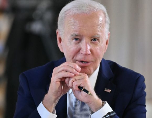 Ông Biden cam kết không giảm án cho con trai