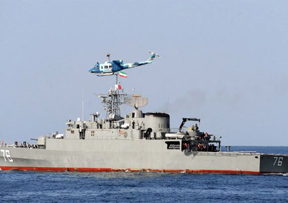 Mỹ tố chiến hạm Iran bỏ mặc thủy thủ tàu hàng bị Houthi tập kích