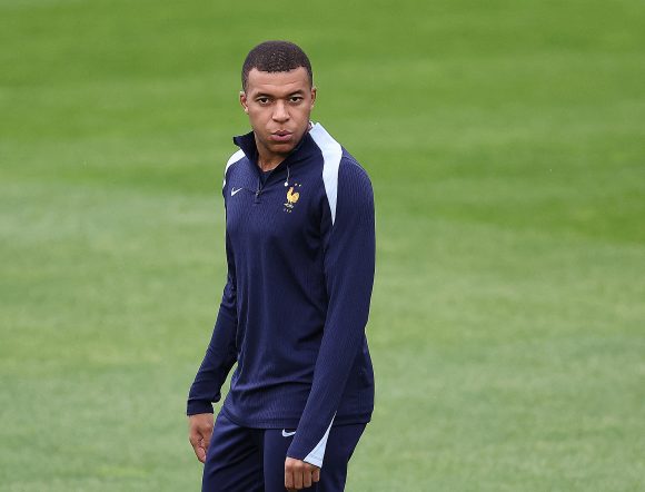 Mbappe cảnh báo về tư tưởng cực đoan trước thềm bầu cử Pháp