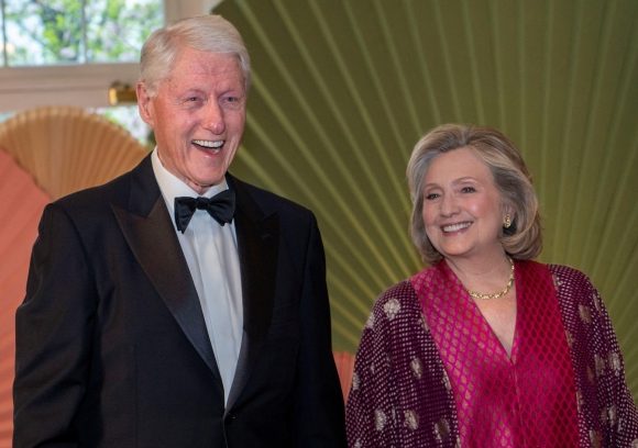 Vợ chồng Clinton hỗ trợ ông Biden gây quỹ tranh cử