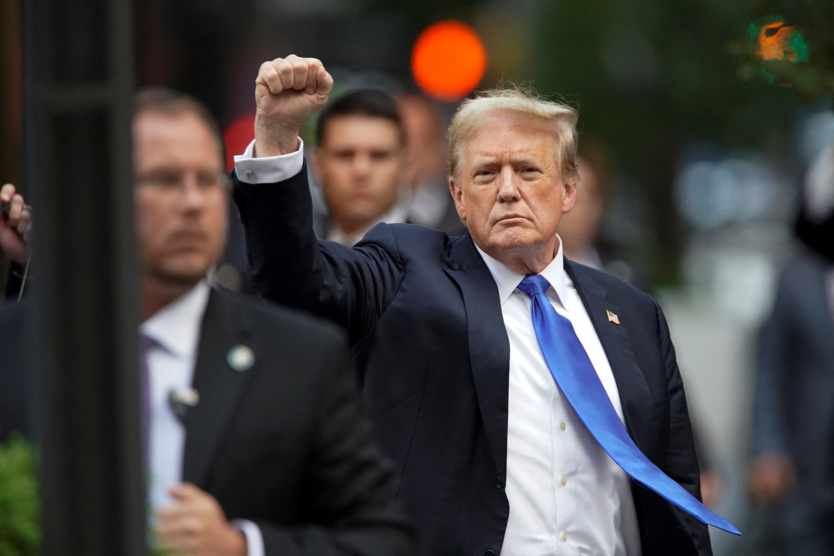 Kẻ khóc người cười sau khi ông Trump bị tuyên 'có tội'