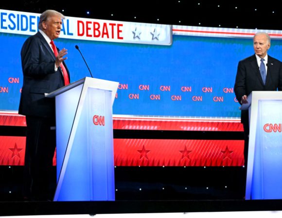 Ông Trump và ông Biden tranh luận trực tiếp