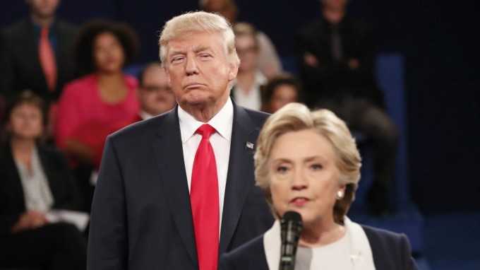 Ông Trump phủ nhận từng kêu gọi 'bỏ tù' bà Clinton