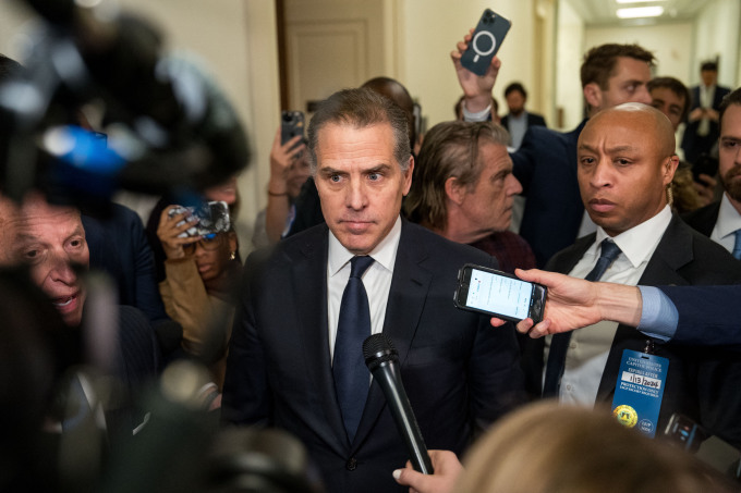 Con trai ông Biden bị xét xử