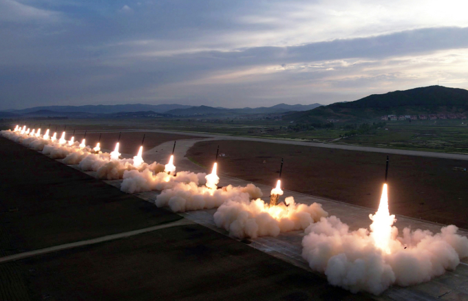 Ông Kim Jong-un giám sát diễn tập mô phỏng tấn công phủ đầu Hàn Quốc