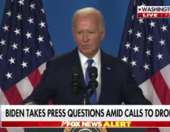 Ông Biden gọi nhầm bà Harris là 'Phó tổng thống Trump'