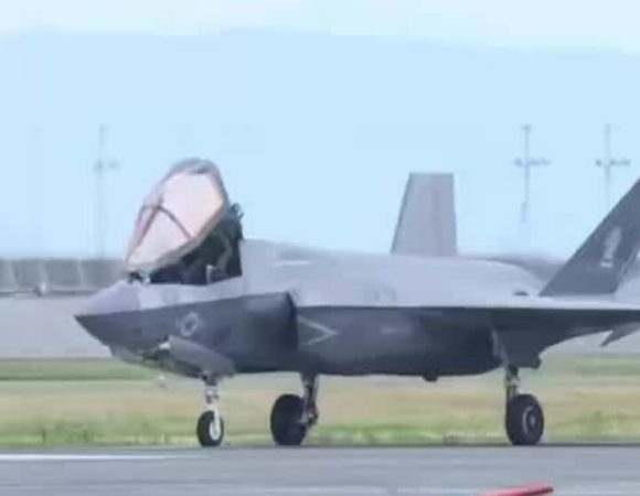 Tiêm kích F-35 Mỹ gặp sự cố, phi công nhảy xuống đất