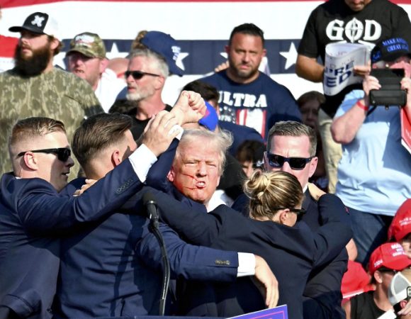 Ông Trump được ca ngợi 'bất khả chiến bại' sau vụ ám sát hụt