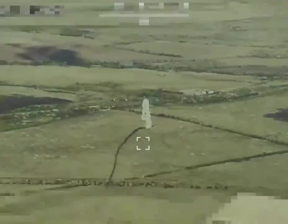 Bắn trượt UAV, xe phòng không Nga bị HIMARS tập kích