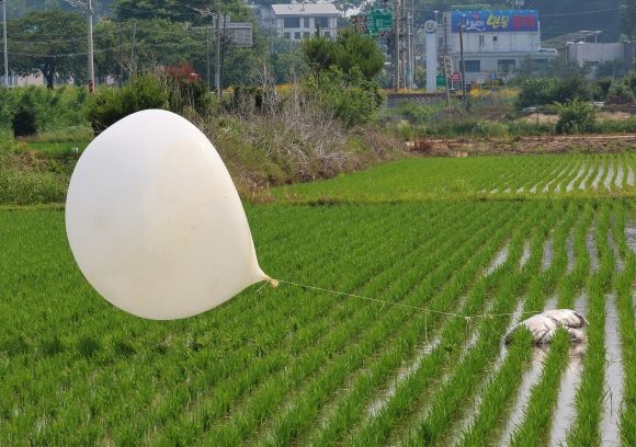 Hàn Quốc yêu cầu Triều Tiên không thả thêm bóng bay rác