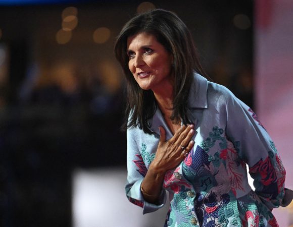 Bà Nikki Haley tuyên bố 'ủng hộ mạnh mẽ' ông Trump
