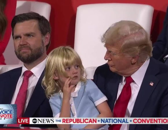 Cháu gái ông Trump gây chú ý tại đại hội đảng Cộng hòa