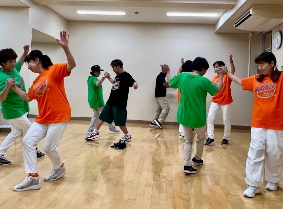Những người cao tuổi nhảy hiphop ở Nhật