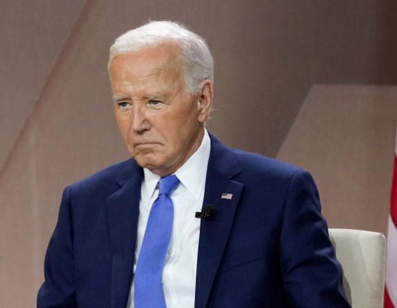 Ván cược sai của đảng Dân chủ vào Tổng thống Biden