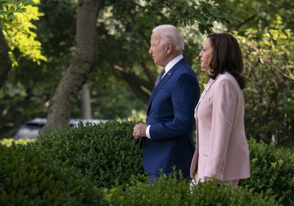 Cách bà Harris chinh phục lòng tin của ông Biden trong nhiệm kỳ