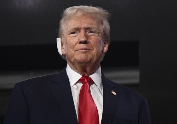 FBI muốn lấy lời khai ông Trump về vụ ám sát hụt