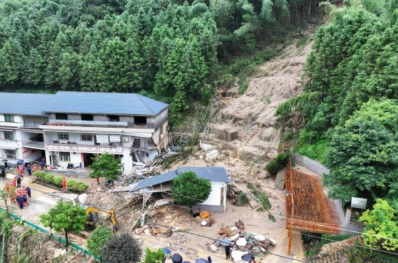 Lở đất do bão Gaemi ở Trung Quốc, 15 người chết