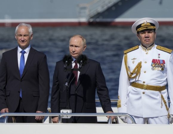 Ông Putin dọa tái sản xuất vũ khí hạt nhân tầm trung